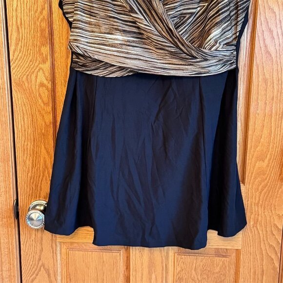 It Figures! Women's Plus Size 26W 3X Black Gold Striped Swimdress Like New - Picture 4 of 8